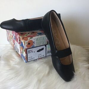 Mootsies Tootsies Black Flats